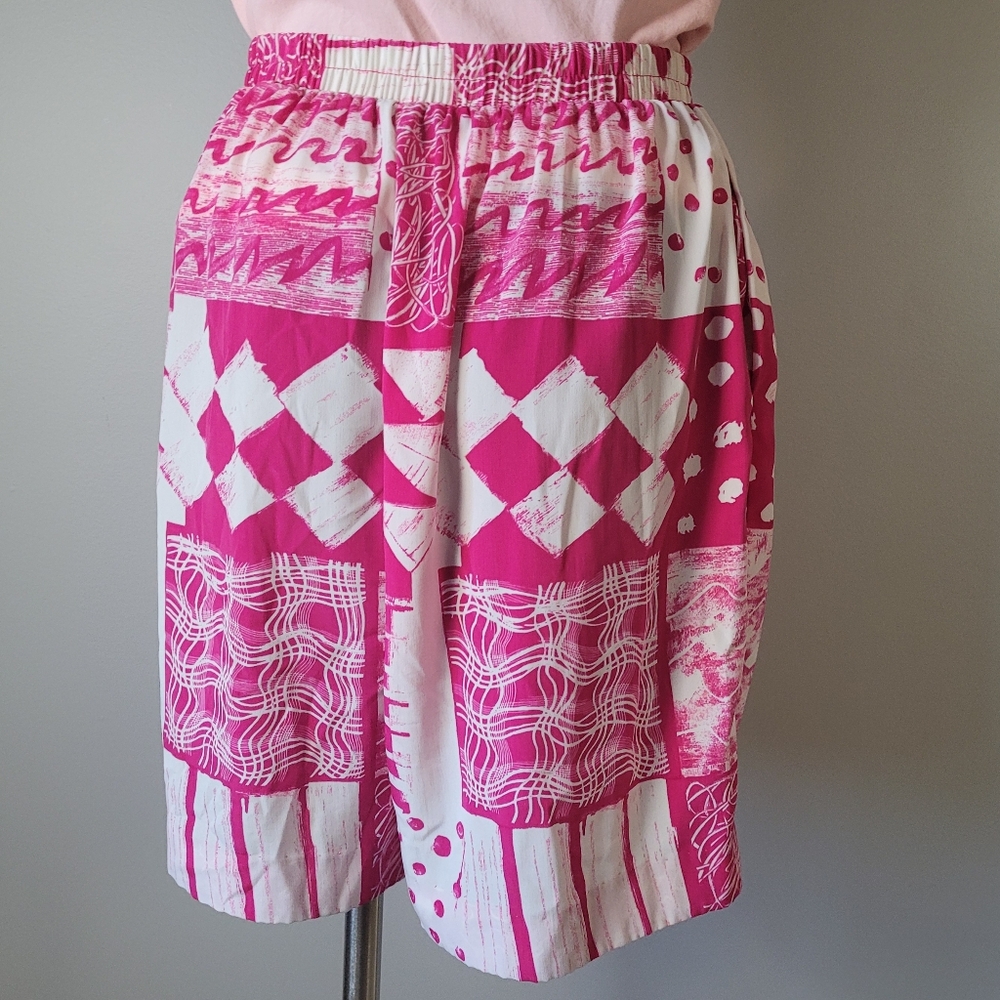 1980s Pink Geometric Print High Rise shorts - Picture 3 of 8